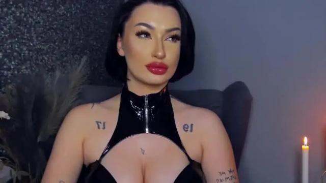 Image 7 of rebeccamadden Stream on Chaturbate on 19 months ago