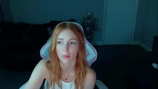Image 10 of red_firesquirt Stream on Chaturbate on 27 days ago