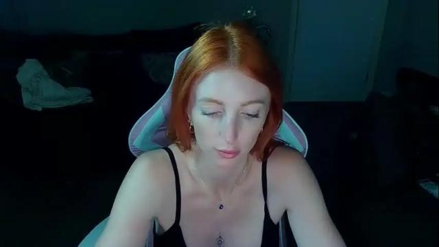 Image 2 of red_firesquirt Stream on Chaturbate on 1 month ago