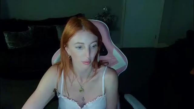 Image 2 of red_firesquirt Stream on Chaturbate on 2 months ago
