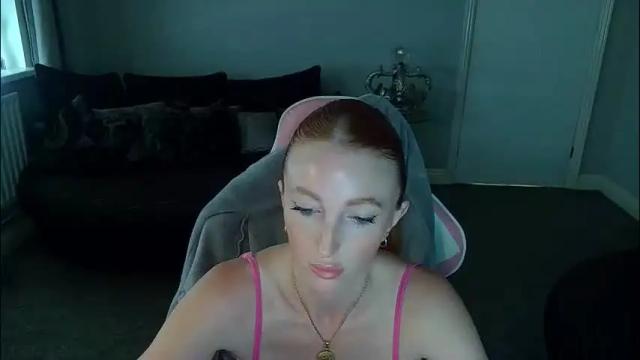 Image 6 of red_firesquirt Stream on Chaturbate on 1 month ago