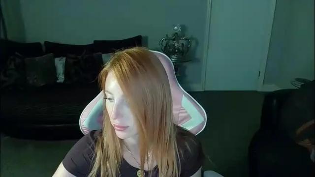 Image 7 of red_firesquirt Stream on Chaturbate on 1 month ago