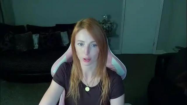 Image 8 of red_firesquirt Stream on Chaturbate on 1 month ago