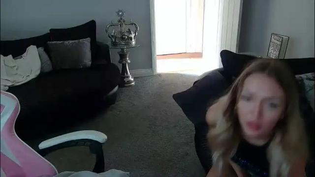 Image 6 of red_firesquirt Stream on Chaturbate on 1 day ago