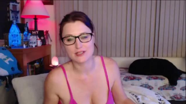 Image 4 of red_ivyxxx Stream on Chaturbate on 19 months ago
