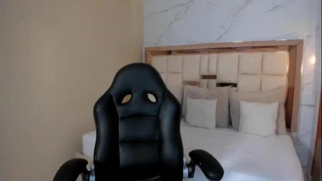 Image 3 of red_jessey Stream on Chaturbate on 1 month ago