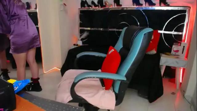 Image 2 of red_moon_1 Stream on Chaturbate on 3 months ago