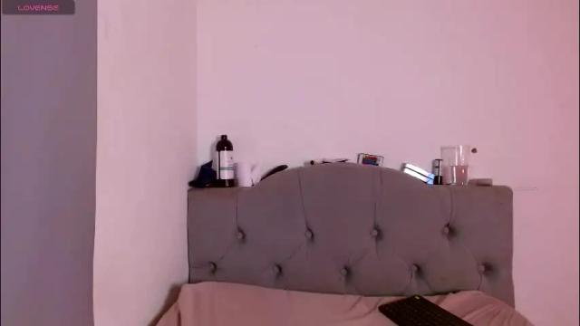 Image 3 of red_moonn Stream on Chaturbate on 2 months ago