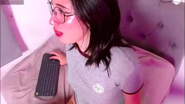 Image 12 of red_moonn Stream on Chaturbate on 2 months ago