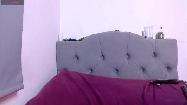 Image 2 of red_moonn Stream on Chaturbate on 1 month ago