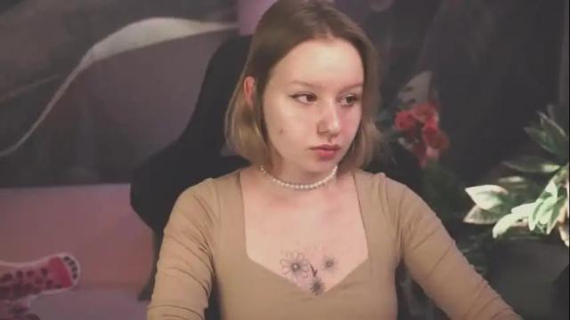 Image 2 of red_queeen Stream on Chaturbate on 4 months ago