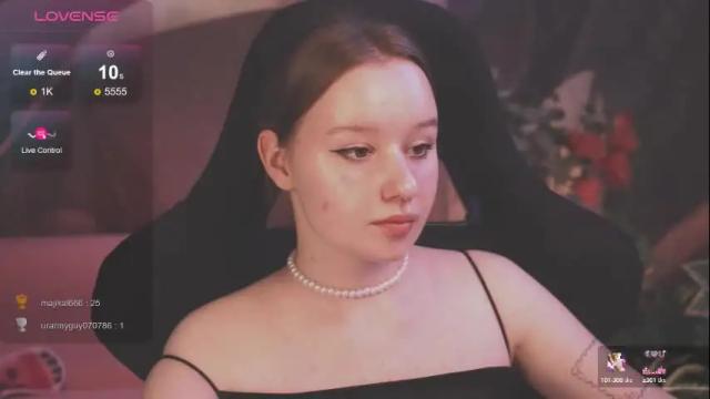 Image 2 of red_queeen Stream on Chaturbate on 4 months ago