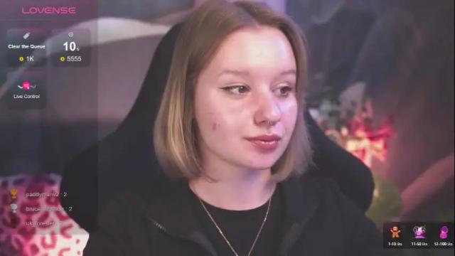 Image 3 of red_queeen Stream on Chaturbate on 4 months ago