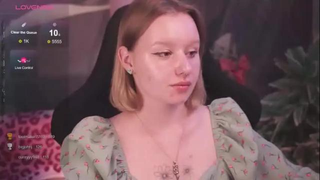 Image 11 of red_queeen Stream on Chaturbate on 3 months ago
