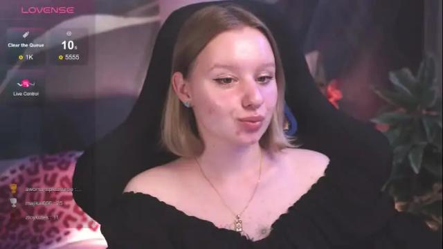 Image 2 of red_queeen Stream on Chaturbate on 3 months ago