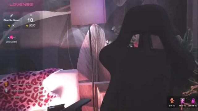 Image 8 of red_queeen Stream on Chaturbate on 3 months ago