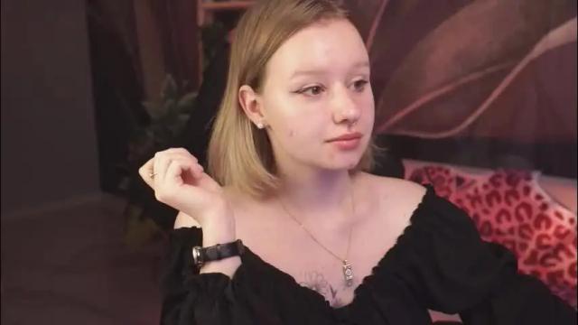 Image 3 of red_queeen Stream on Chaturbate on 3 months ago