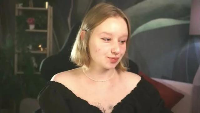Image 3 of red_queeen Stream on Chaturbate on 3 months ago
