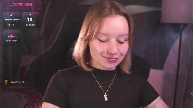 Image 11 of red_queeen Stream on Chaturbate on 2 months ago