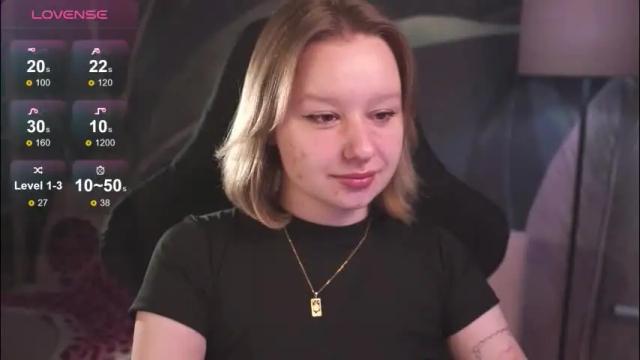 Image 3 of red_queeen Stream on Chaturbate on 2 months ago