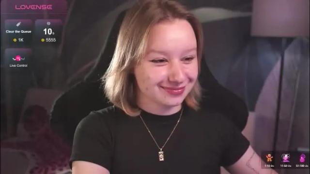 Image 4 of red_queeen Stream on Chaturbate on 2 months ago