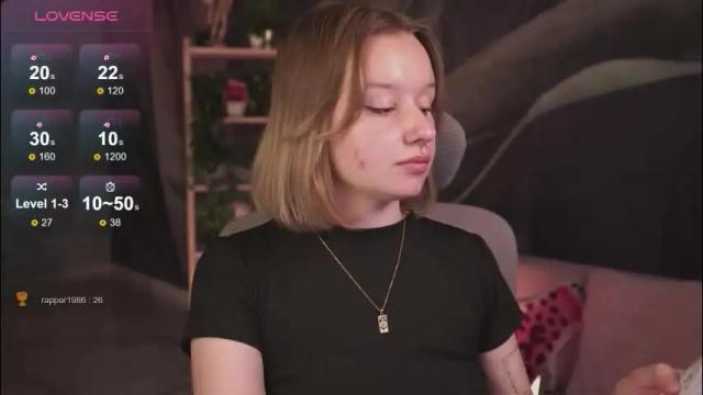 Image 12 of red_queeen Stream on Chaturbate on 2 months ago