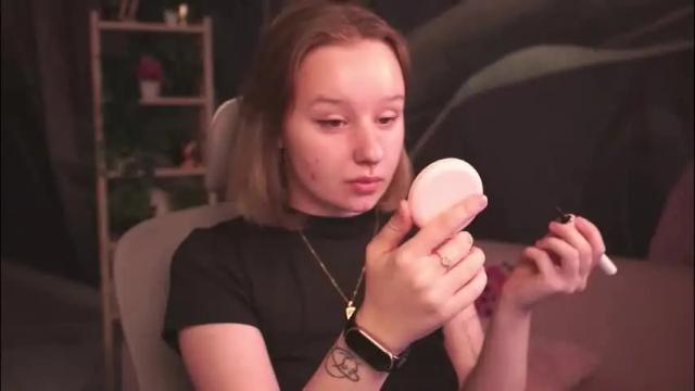 Image 2 of red_queeen Stream on Chaturbate on 2 months ago