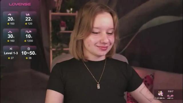 Image 8 of red_queeen Stream on Chaturbate on 2 months ago