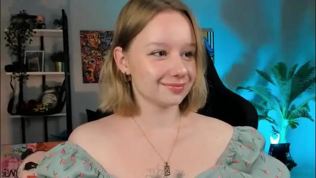 Image 10 of red_queeen Stream on Chaturbate on 1 month ago