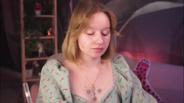 Image 12 of red_queeen Stream on Chaturbate on 1 month ago