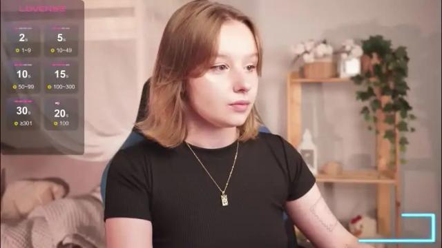 Image 2 of red_queeen Stream on Chaturbate on 1 month ago