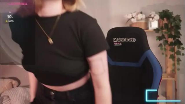 Image 4 of red_queeen Stream on Chaturbate on 1 month ago