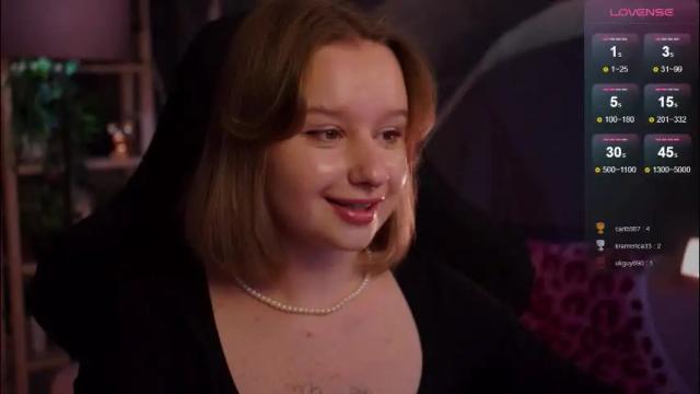 Image 12 of red_queeen Stream on Chaturbate on 1 month ago