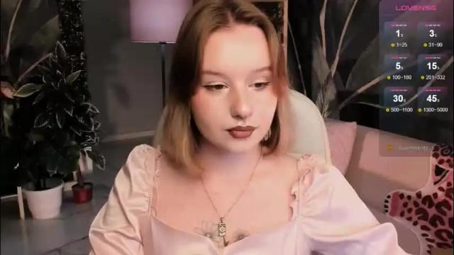 Image 4 of red_queeen Stream on Chaturbate on 1 month ago