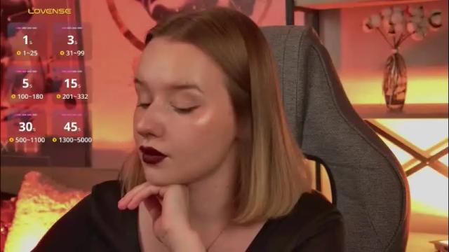 Image 11 of red_queeen Stream on Chaturbate on 8 days ago