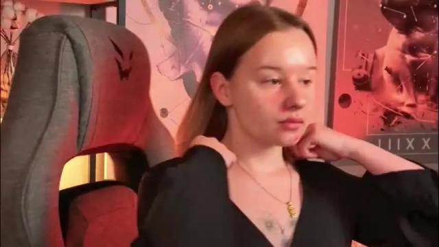 Image 2 of red_queeen Stream on Chaturbate on 8 days ago