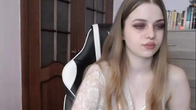 Image 6 of redhead_rabbit Stream on Chaturbate on 22 days ago