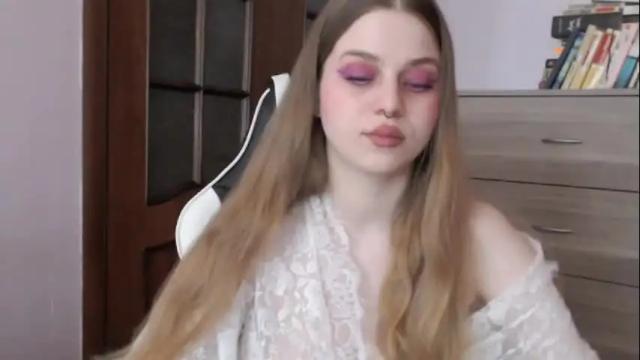 Image 10 of redhead_rabbit Stream on Chaturbate on 2 months ago