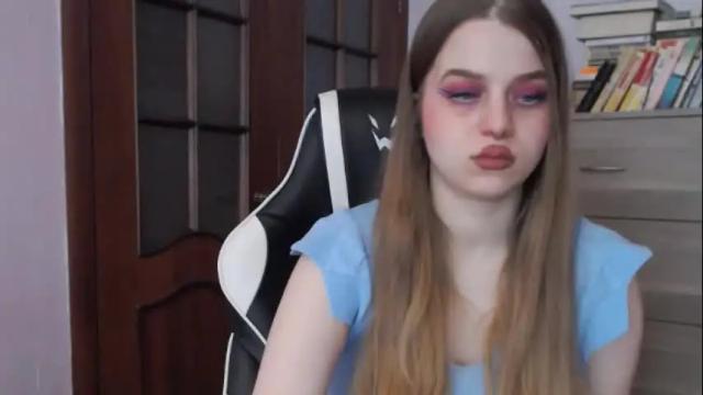 Image 10 of redhead_rabbit Stream on Chaturbate on 1 month ago