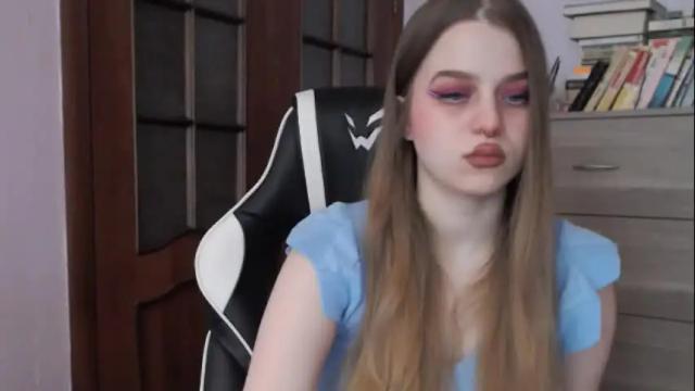 Image 2 of redhead_rabbit Stream on Chaturbate on 1 month ago