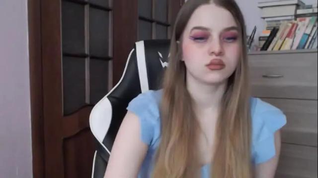 Image 4 of redhead_rabbit Stream on Chaturbate on 1 month ago