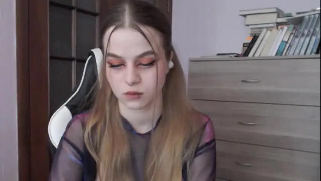 Image 4 of redhead_rabbit Stream on Chaturbate on 1 month ago