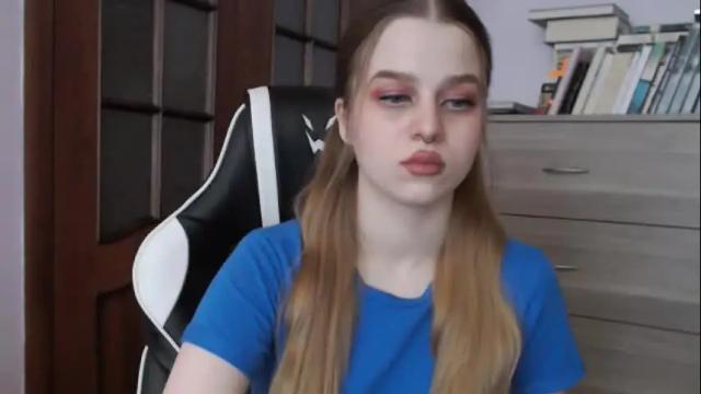 Image 2 of redhead_rabbit Stream on Chaturbate on 1 month ago