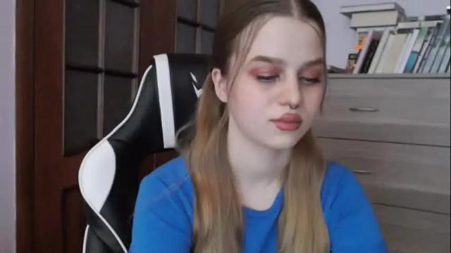 Image 4 of redhead_rabbit Stream on Chaturbate on 1 month ago