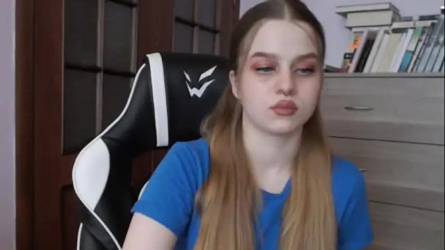 Image 6 of redhead_rabbit Stream on Chaturbate on 1 month ago