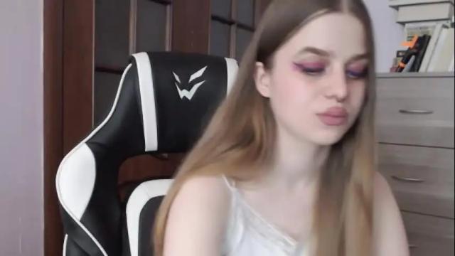 Image 7 of redhead_rabbit Stream on Chaturbate on 20 days ago