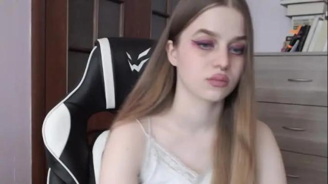 Image 8 of redhead_rabbit Stream on Chaturbate on 20 days ago