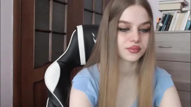 Image 2 of redhead_rabbit Stream on Chaturbate on 2 months ago