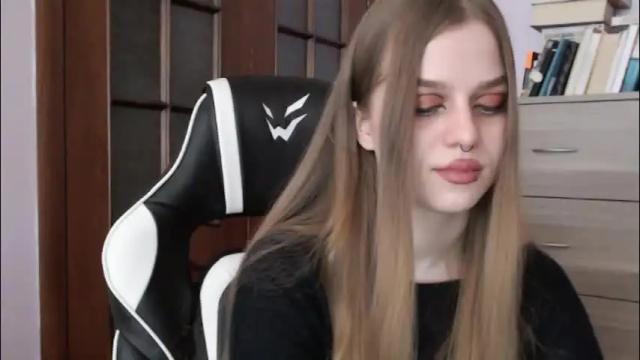 Image 3 of redhead_rabbit Stream on Chaturbate on 2 months ago