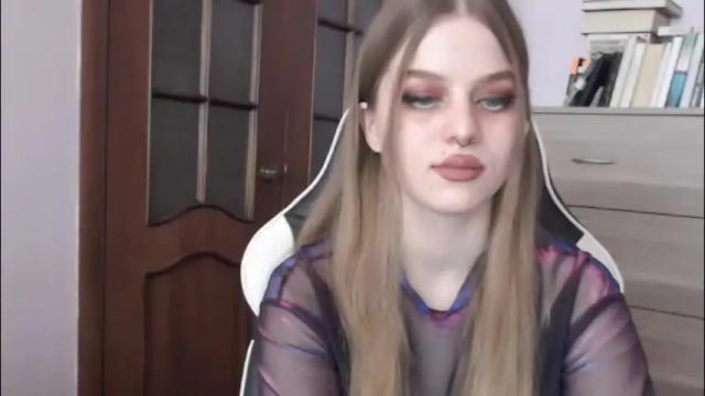 Image 3 of redhead_rabbit Stream on Chaturbate on 2 months ago
